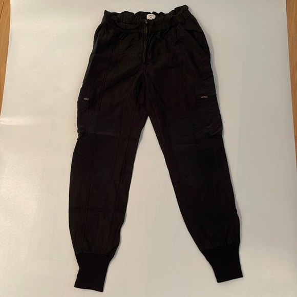 Wilfred (Aritzia) Black Cargo pant size 2 - Picture 1 of 5